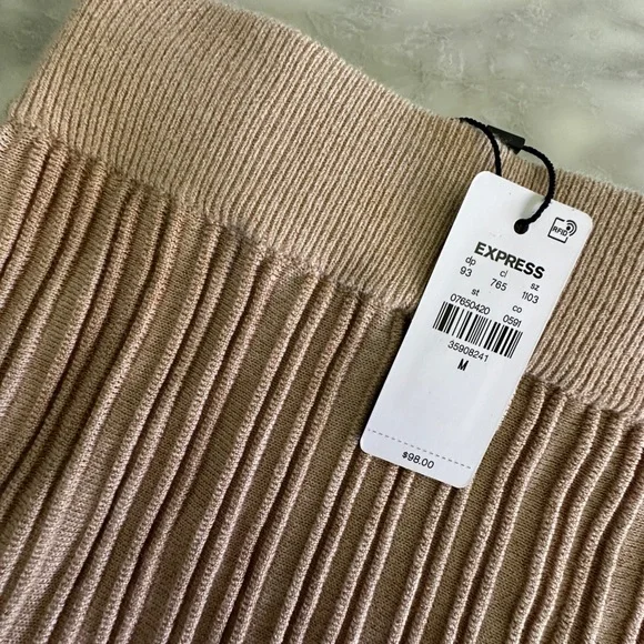 Metallic Ribbed High Waisted Fit and Flare Midi Skirt - Picture 5 of 8